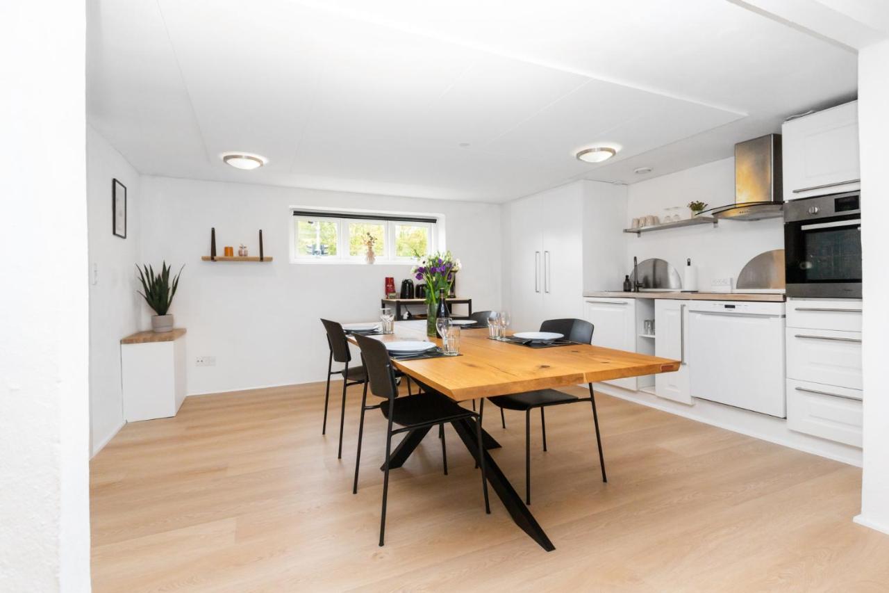 Moderne & Fuldt Udstyret Lejlighed M.Plads Til 4 Hojbjerg Esterno foto