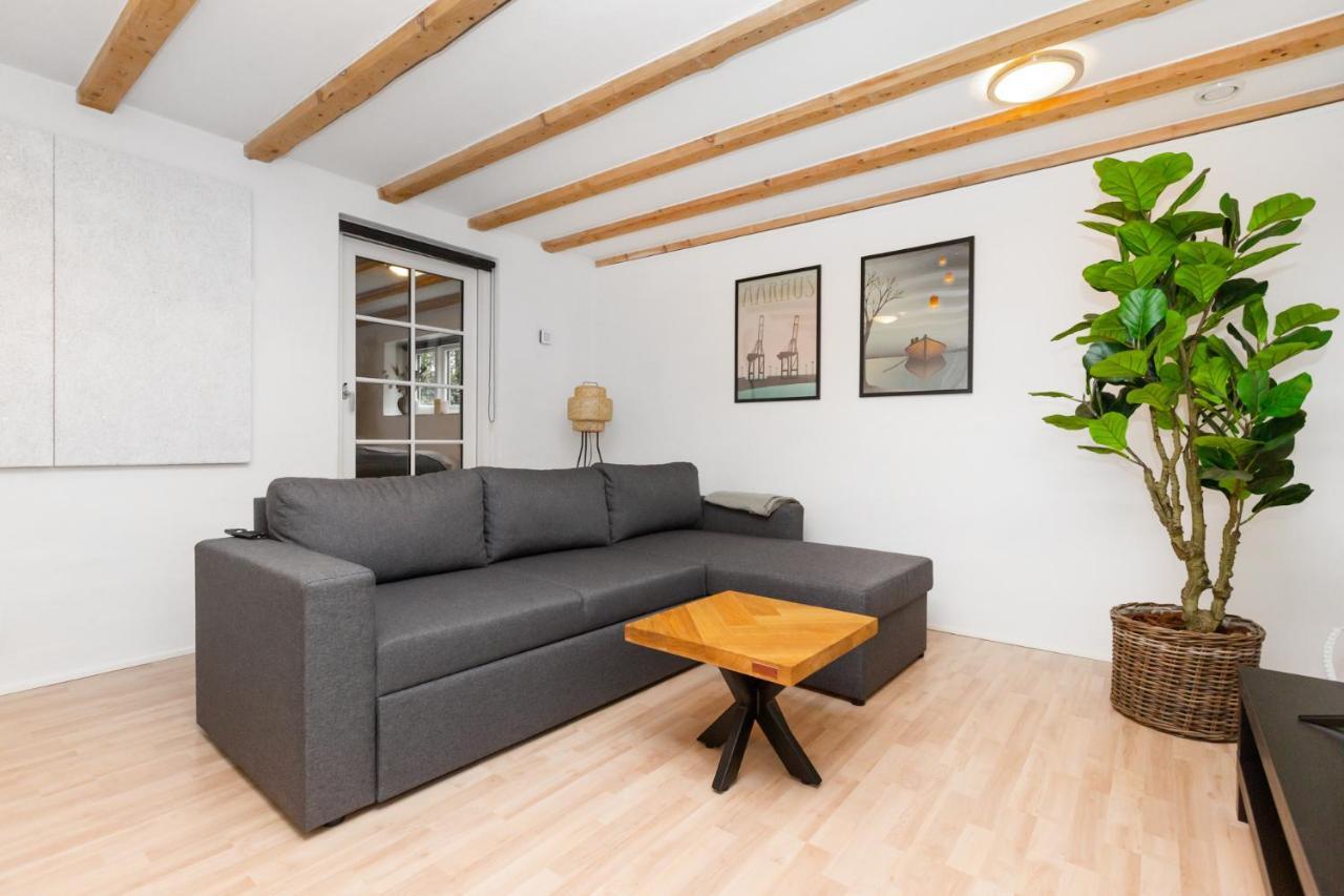 Moderne & Fuldt Udstyret Lejlighed M.Plads Til 4 Hojbjerg Esterno foto